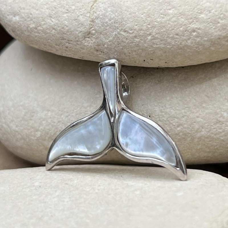 Oua - White Nacre Dolphin Pendant
