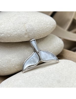 Oua - White Nacre Dolphin Pendant