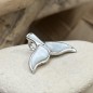 Oua - Pendentif Queue de Dauphin Nacre Blanche