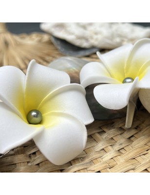 pince fleur vraie perle de Tahiti Poemotu