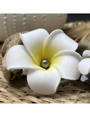 pince fleur vraie perle de Tahiti Poemotu