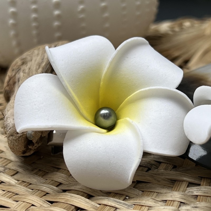 Barrette Fleur Frangipanier Perle de Tahiti Nuance Foncée