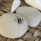 シルバーペンダント、黒エナメルのウミガメ
