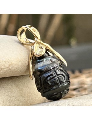engraved black pearl gold pendant for men - men's pendant with cultured pearl from Tahiti - tahitian jewerly for men