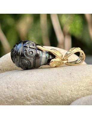 engraved black pearl gold pendant for men - men's pendant with cultured pearl from Tahiti - tahitian jewerly for men