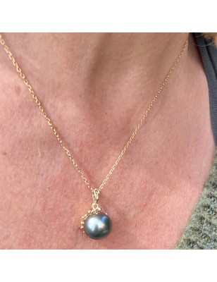 quels sont les bienfaits du corail ? pendentif or perle de Tahiti bleu
