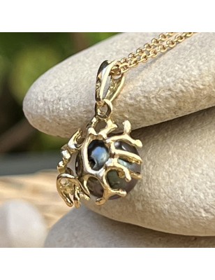 quels sont les bienfaits du corail ? pendentif or perle de Tahiti bleu