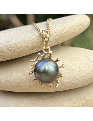 quels sont les bienfaits du corail ? pendentif or perle de Tahiti bleu