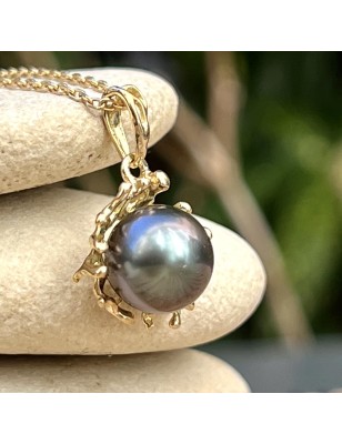 quels sont les bienfaits du corail ? pendentif or perle de Tahiti bleu
