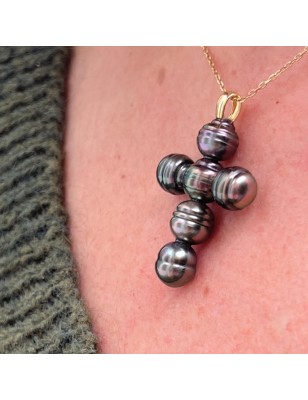 pourquoi porter une croix en pendentif ? pendentif or perles de culture de Tahiti