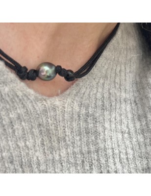 Tahitiperlen-Choker mit blauem Pfauenmotiv