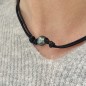 Tahitiperlen-Choker mit blauem Pfauenmotiv