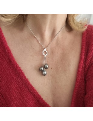 Tre perle di Tahiti a goccia su collana in argento rodiato