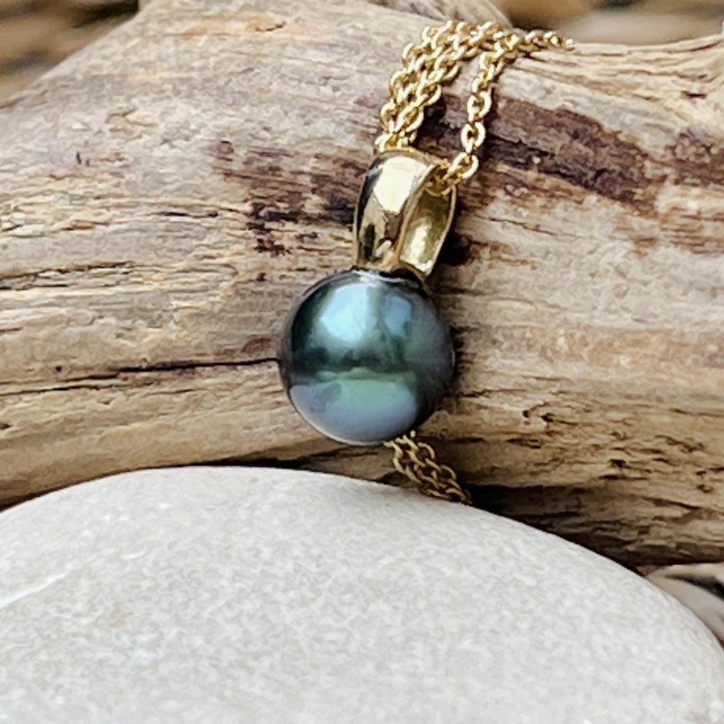 Deep Blue - 18K Gold Tahitian Pearl Necklace Deep Blue - 18K Gold Tahitian Pearl Necklace