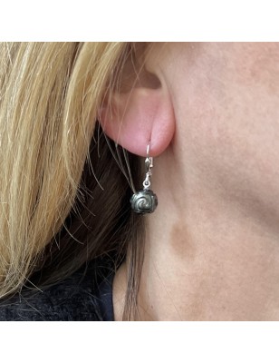 where buy black pearls with engravings on ear studs price ? tahitian jewel