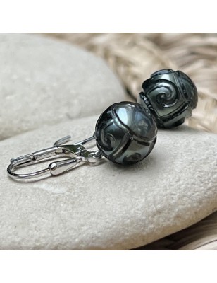 where buy black pearls with engravings on ear studs price ? tahitian jewel