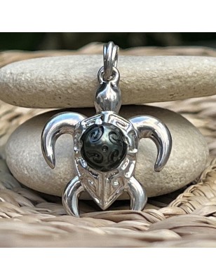 Ciondolo tartaruga con perla nera di Tahiti incisa - 9,44 mm
