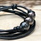 Pō Māru - Collana in pelle - Tre perle di Tahiti