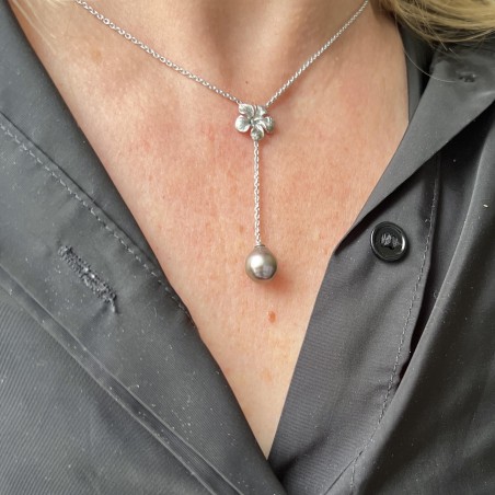 hibiscus avec une perle de Tahiti en collier - bijou tahitien