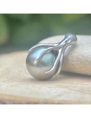 Lagoon Tahitian Pearl Octopus Pendant - Rhodium Silver