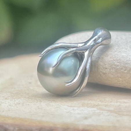 Lagoon Tahitian Pearl Octopus Pendant - Rhodium Silver