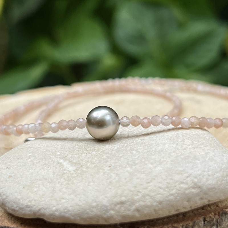 Hinaroa - Golden Tahitian Pearl Necklace
