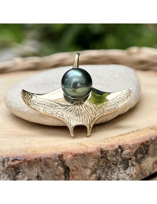 perle Tahiti pendentif homme or raie manta - bijou tahitien pour homme avec une perle
