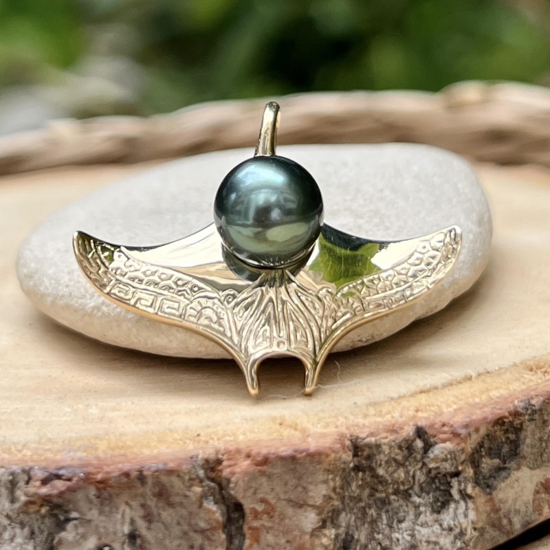 perle Tahiti pendentif homme or raie manta - bijou tahitien pour homme avec une perle