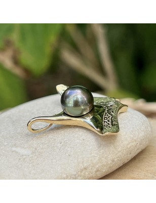 perle Tahiti pendentif homme or raie manta - bijou tahitien pour homme avec une perle