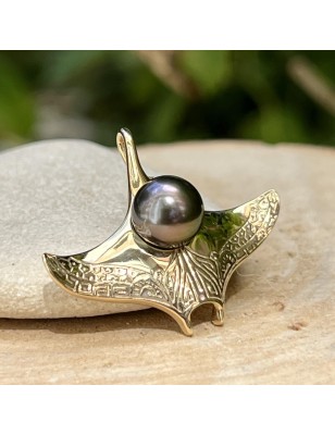 perle Tahiti pendentif homme or raie manta - bijou tahitien pour homme avec une perle