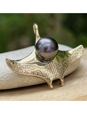 perle Tahiti pendentif homme or raie manta - bijou tahitien pour homme avec une perle