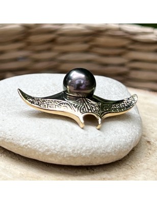 perle Tahiti pendentif homme or raie manta - bijou tahitien pour homme avec une perle