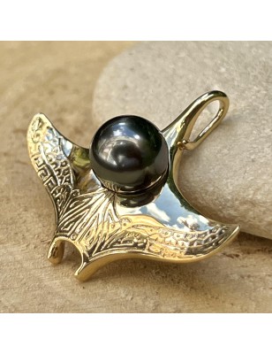 perle Tahiti pendentif homme or raie manta - bijou tahitien pour homme avec une perle