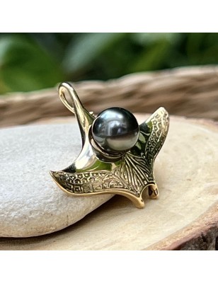 perle Tahiti pendentif homme or raie manta - bijou tahitien pour homme avec une perle