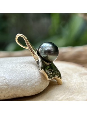 perle Tahiti pendentif homme or raie manta - bijou tahitien pour homme avec une perle