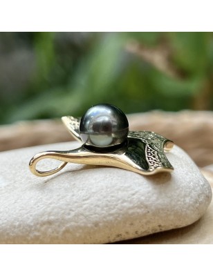 perle Tahiti pendentif homme or raie manta - bijou tahitien pour homme avec une perle