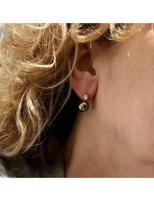 tahiti black pearl gold earrings with diamonds - ear stud with black cultured pearls from Tahiti