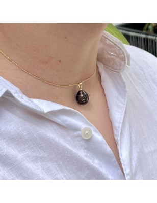 18 Carat Gold Pendant Real Tahitian Pearl - Engraved Maori Patterns