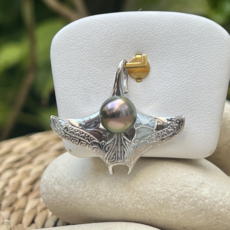 Peacock Tahitian Pearl Manta Ray Pendant