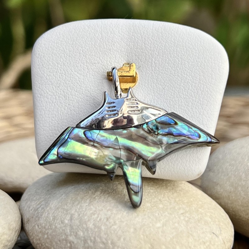 Fafapiti - Manta Ray Abalone Nacre Pendant