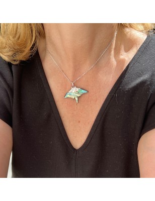 Fafapiti - Кулон в виде ската-манты из перламутра и морского ушка