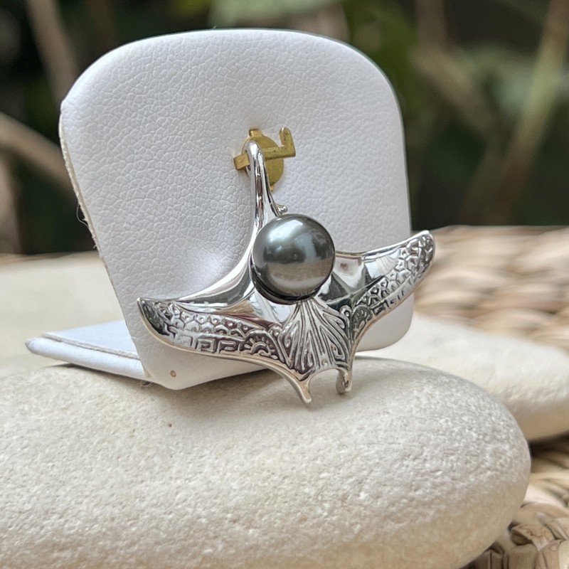quelle est la symbolique de la raie manta? pendentif homme perle tahitienne prix