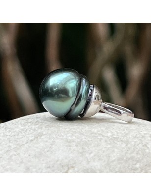 pendentif femme perle de Tahiti bleu et vert - prix d'un pendentif tahitien avec une perle