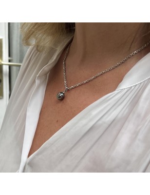 Hermoso colgante de perla azul pavo real de Tahití en plata de ley 925 rodiada.