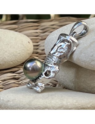 ティキ ペンダント