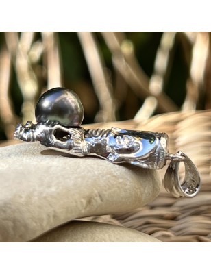 ティキ ペンダント