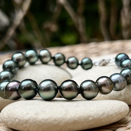 Avae Moana - 19 Tahitian Peacock Pearls