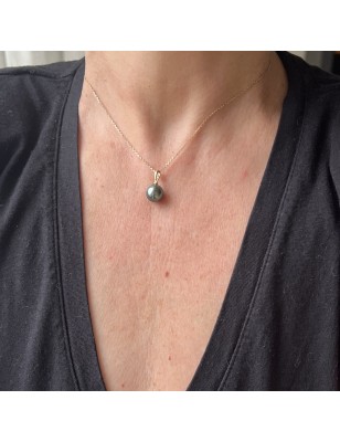 قلادة مزينة بلؤلؤ تاهيتي