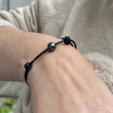 Orino - 8.88mm Tahitian Pecock Pearl Leather Bracelet