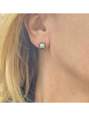 Lagoon green Tahitian pearls on gold ear studs price - earrings with pearl from Tahiti